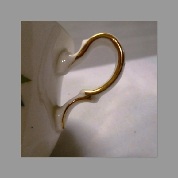 Queen Anne Tea Cup-Bone China-Daisy Patern-Made In England-Pattent # 8565 - Picture 5 of 10